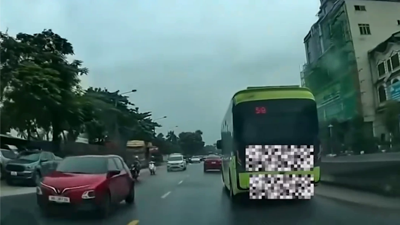 Xử phạt tài xế xe buýt vượt phải sai quy định