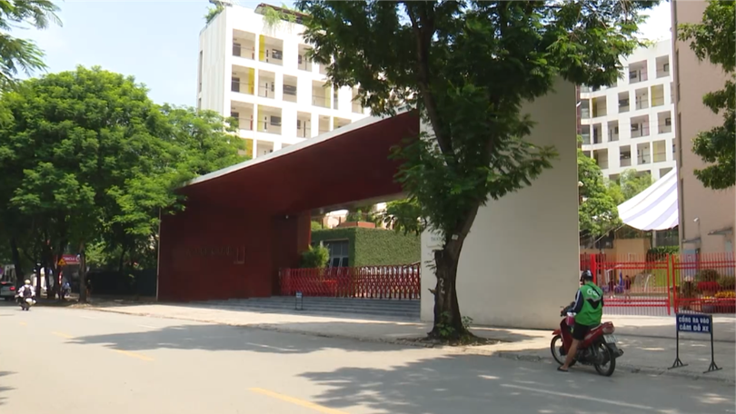 Phường Từ Liêm giải tỏa phương tiện bủa vây trường học