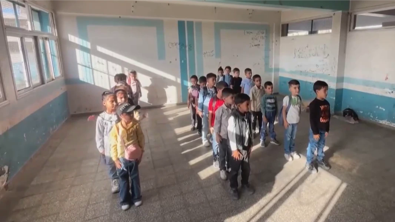 Học sinh Gaza trở lại trường giữa những đống đổ nát