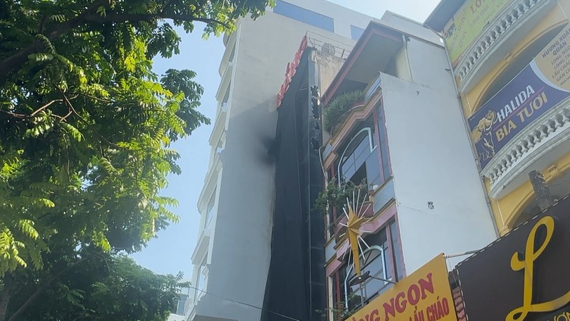 Kịp thời giải cứu 5 người mắc kẹt trong đám cháy