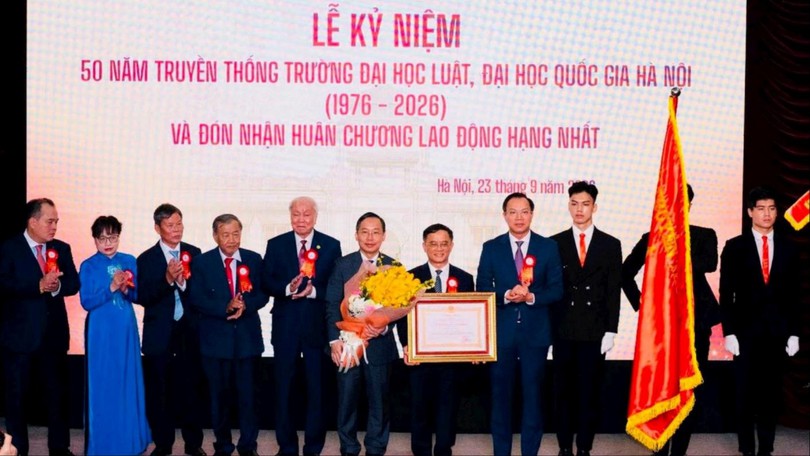 Trường Đại học Luật, Đại học Quốc gia Hà Nội đón nhận Huân chương Lao động hạng Nhất