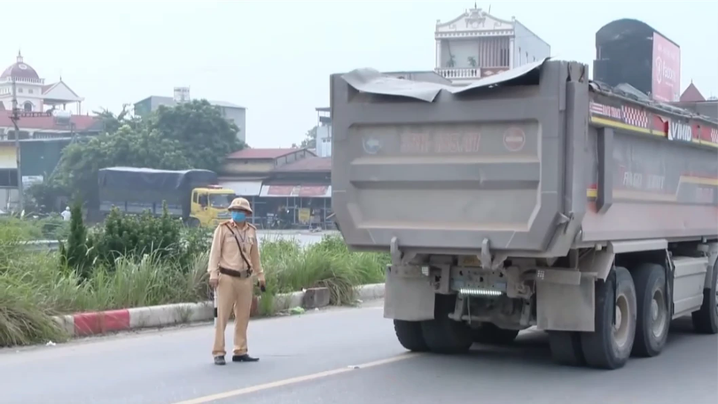 Kiên quyết xử lý, ngăn chặn tái diễn xe quá khổ, quá tải