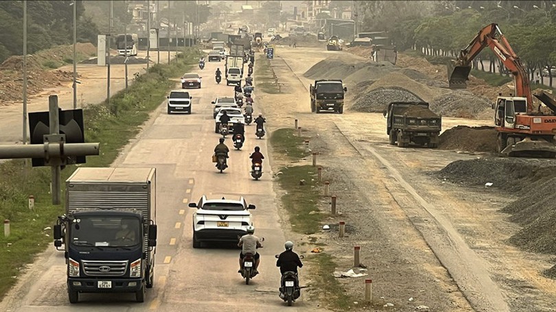 Tích cực thi công mở rộng Quốc lộ 6