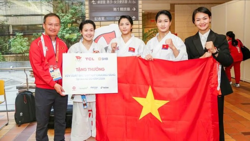 Bộ trưởng Bộ VHTTDL chúc mừng chiếc HCV đầu tiên của Đoàn TTVN