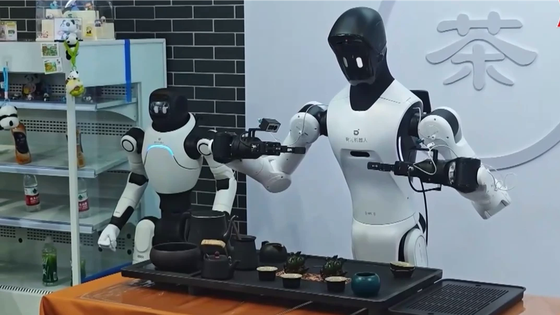 Trung Quốc: Robot trình diễn tại Triển lãm Trung Quốc - ASEAN