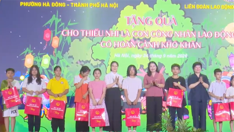 Hà Nội tổ chức "Vui hội trăng rằm" cho con công nhân