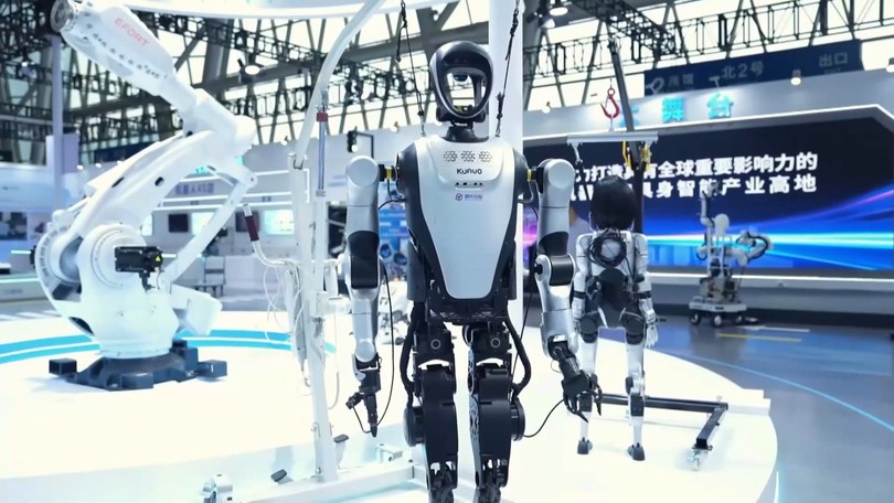 Robot hình người trình diễn tại Hội nghị Sản xuất Thế giới 2026