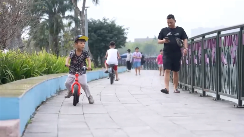 Công viên Thiên văn học nhộn nhịp khi chiều xuống