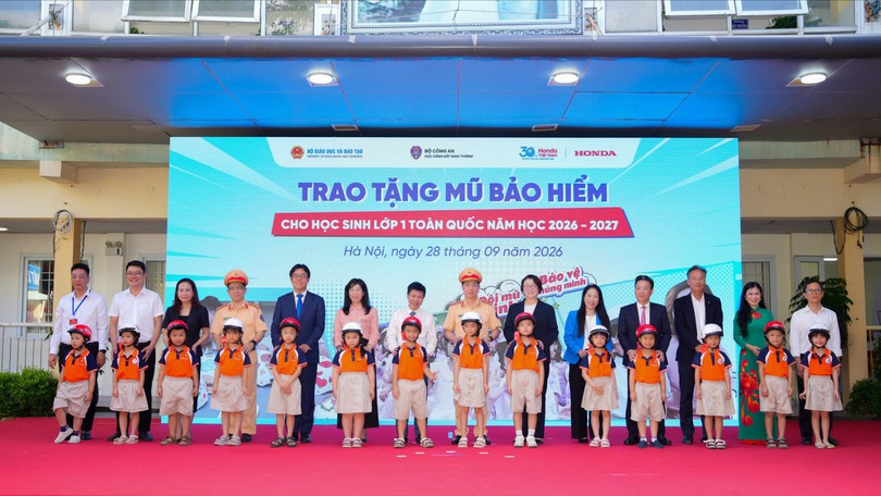 Tặng 1,8 triệu mũ bảo hiểm cho học sinh lớp một trên toàn quốc