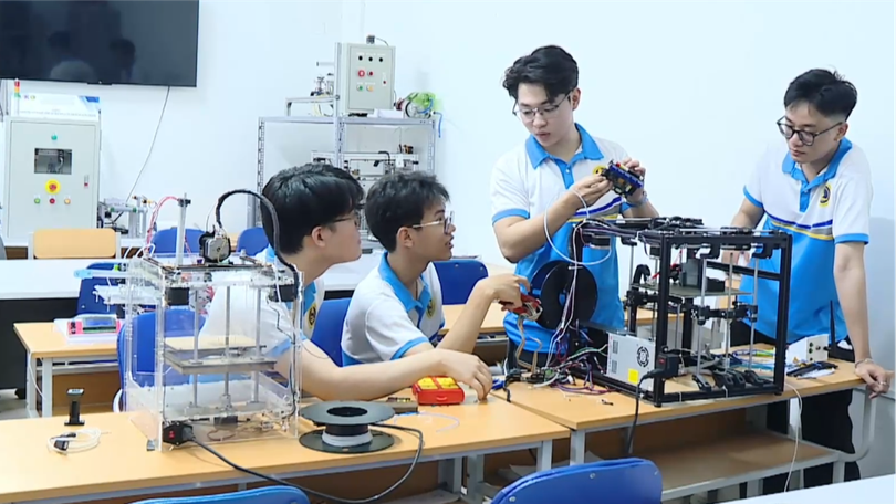Thu hút và trọng dụng nhân tài