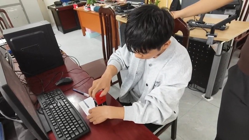 Truy tố nhóm làm giả giấy tờ để xuất khẩu lao động