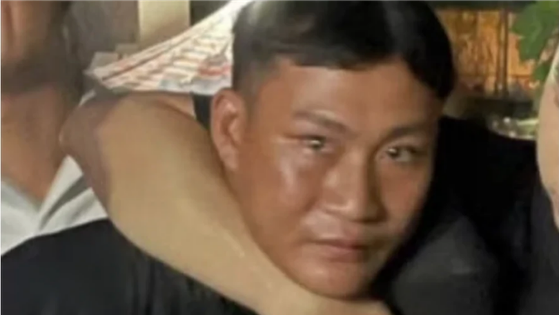 Cầm dao đe dọa nhân viên siêu thị để cướp tài sản