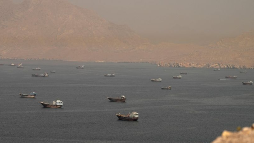Iran cảnh báo đáp trả nếu xuất khẩu dầu bị cản trở