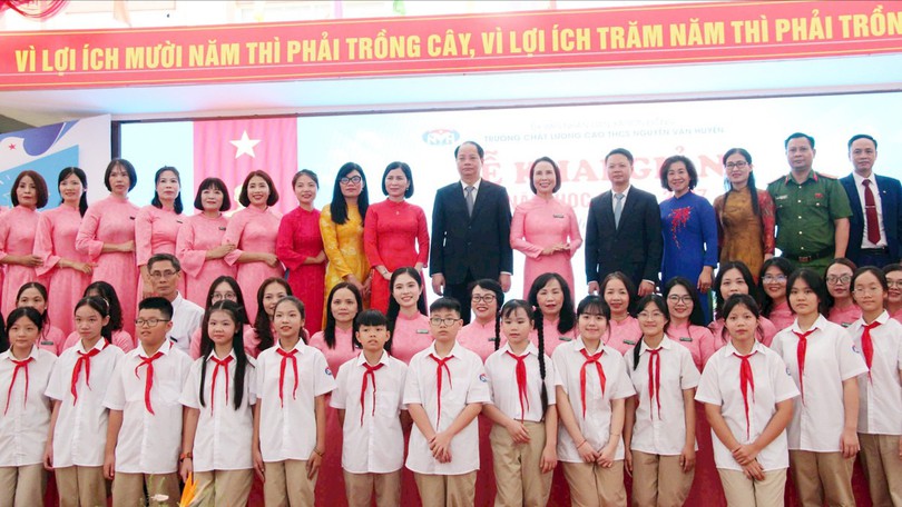 Trưởng Ban Tuyên giáo Thành ủy dự khai giảng tại THCS Nguyễn Văn Huyên