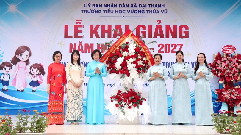 Chủ tịch MTTQ thành phố dự khai giảng Tiểu học Vương Thừa Vũ