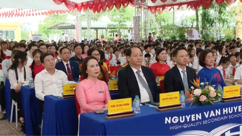 Trưởng Ban Tuyên giáo Thành ủy dự khai giảng tại THCS Nguyễn Văn Huyên