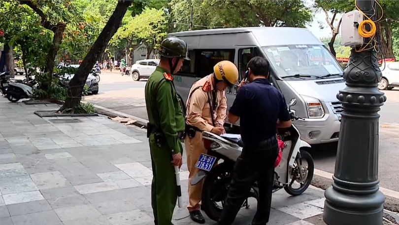 Tăng cường xử lý dừng, đỗ sai quy định tại trung tâm Hà Nội