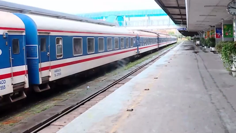 Mở bán 300.000 vé tàu Tết