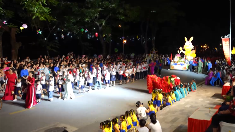 Rộn ràng hội thi mô hình đèn Trung thu Sơn Tây - Xứ Đoài 2026