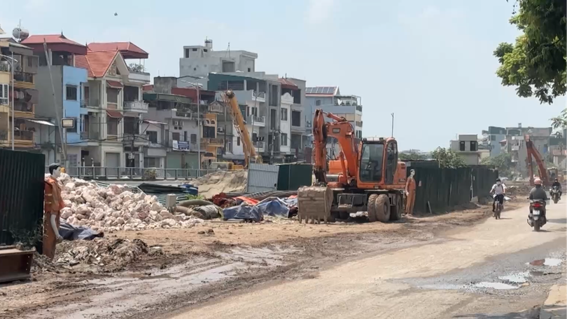 Người dân khốn khổ vì bụi bẩn quanh công trường kênh La Khê