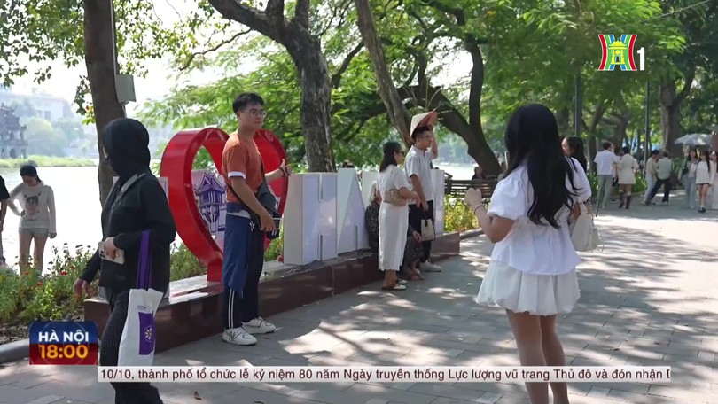 Hồ Gươm rạng rỡ Ngày kỷ niệm giải phóng Thủ đô