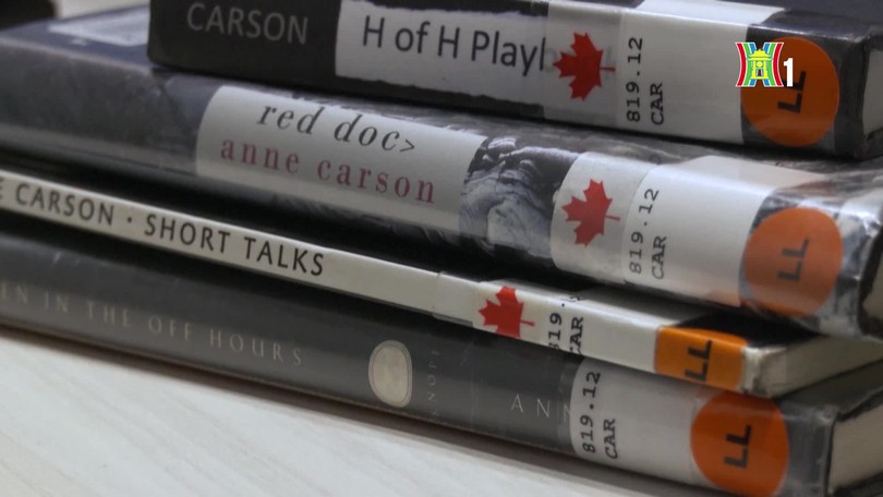 Nhà thơ Anne Carson mang giải Nobel Văn học về cho Canada