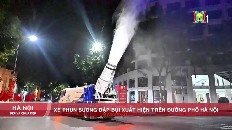 Xe phun sương dập bụi xuất hiện trên đường phố Hà Nội