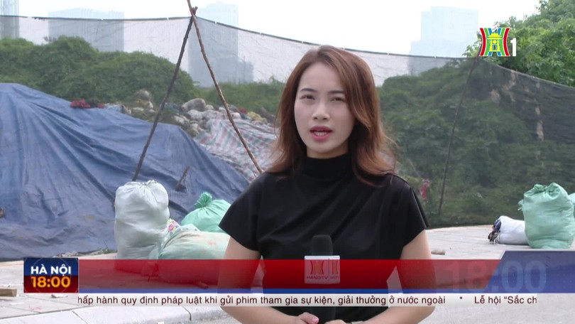Giải pháp nào cho 'núi quần áo' tại đường Phạm Hùng - Lê Đức Thọ?