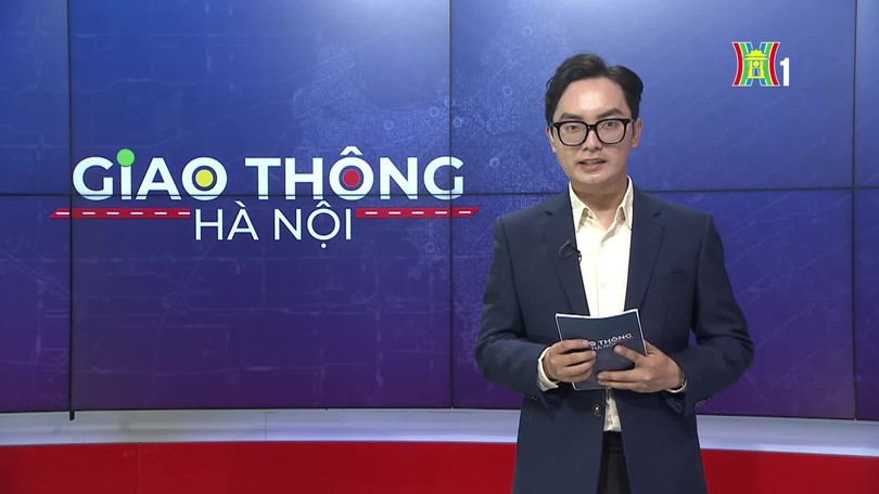 Xe ben lao nhanh qua vòng xuyến, phanh gấp tránh ô tô