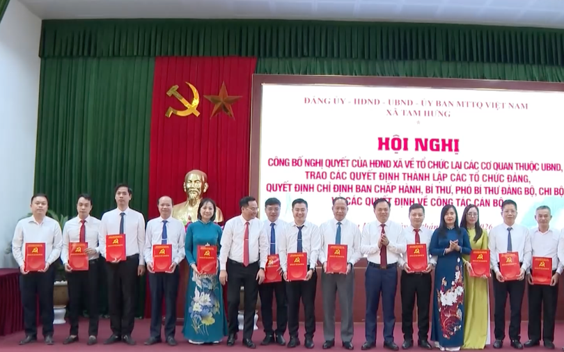 Xã Tam Hưng tổ chức lại 5 phòng chuyên môn