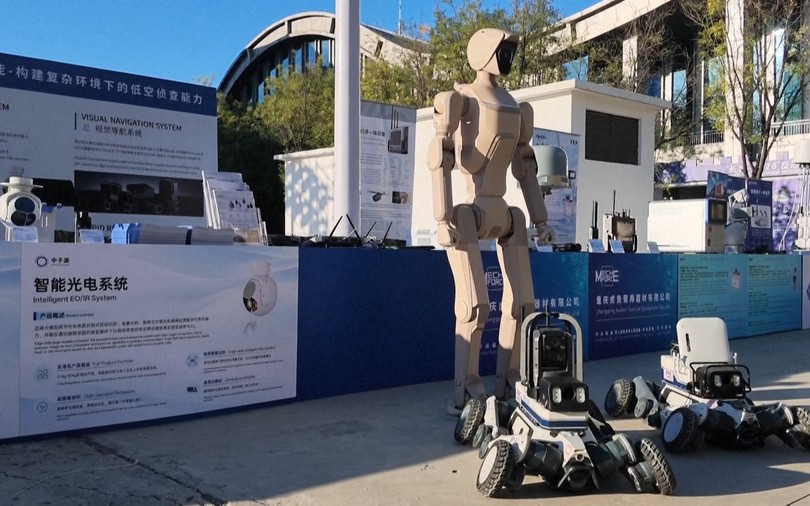 Trung Quốc giới thiệu robot và công nghệ chống khủng bố