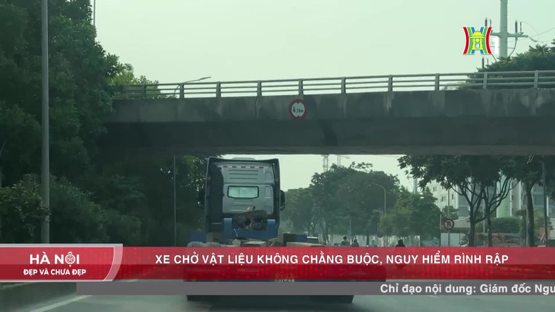Xe chở vật liệu không chằng buộc, nguy hiểm rình rập