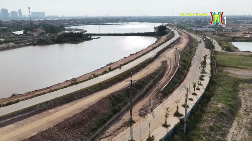 Tiến độ mở rộng mặt đê tả sông Hồng trên địa bàn xã Vĩnh Thanh