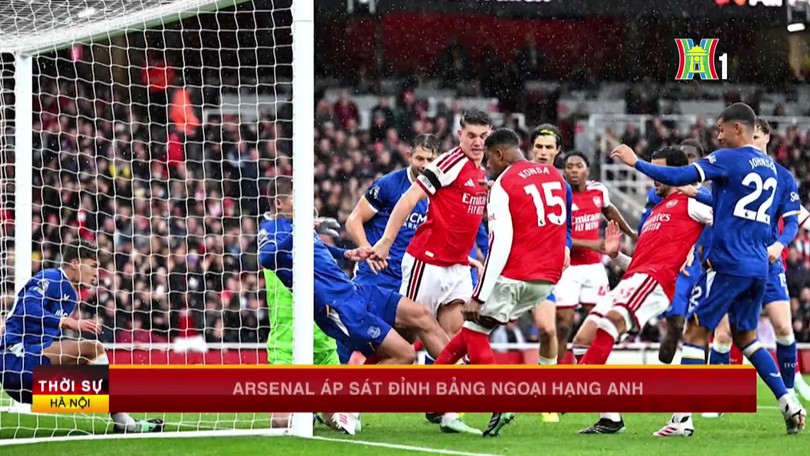 Arsenal áp sát đỉnh bảng Ngoại hạng Anh