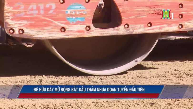 Đê Hữu Đáy mở rộng bắt đầu thảm nhựa đoạn tuyến đầu tiên