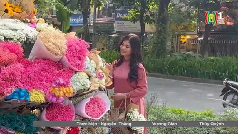 Gánh hàng hoa mang mùa thu về phố thị