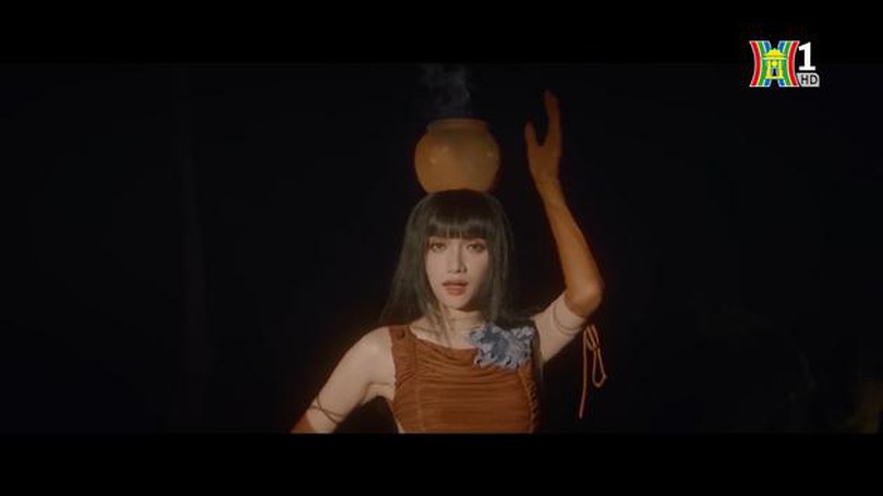 Hoa hậu Hương Giang kết hợp Saabirose trong 'Hot hòn họt'