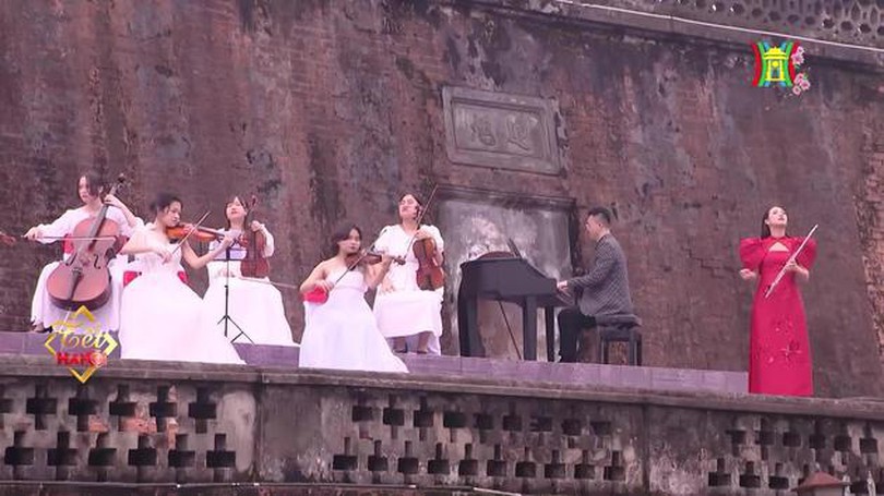 Ngày xuân long phụng sum vầy