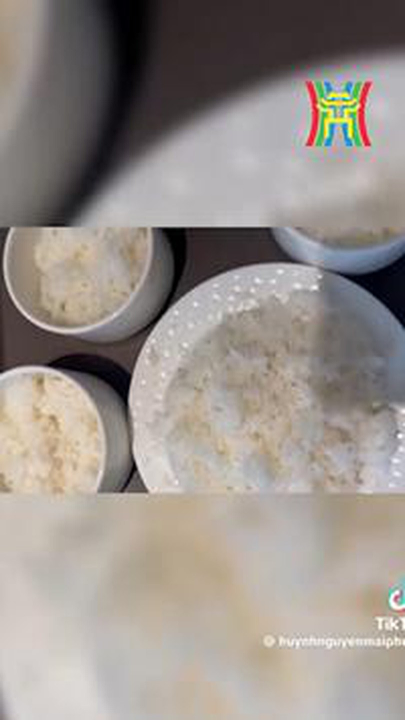 Nấu cơm cho bạn cùng dự thi