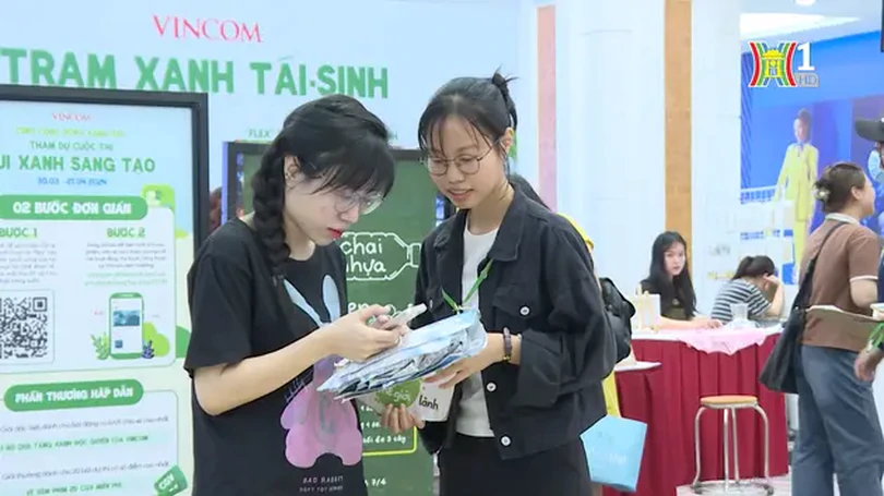 Sinh viên nhận rác tặng cây, lan tỏa lối sống xanh | Người tốt quanh ta | 12/04/2024