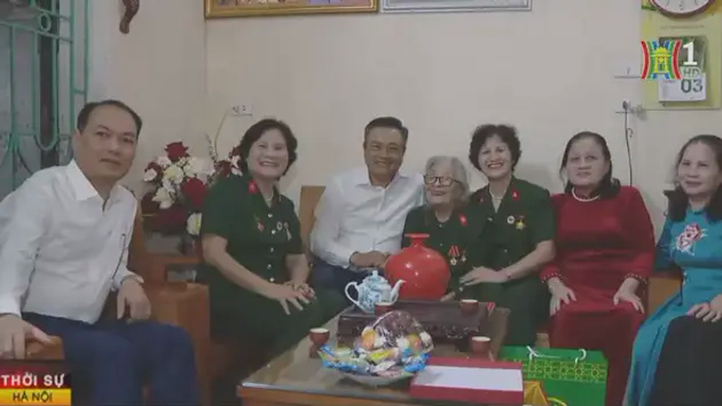 Chủ tịch UBND TP tặng quà gia đình chính sách