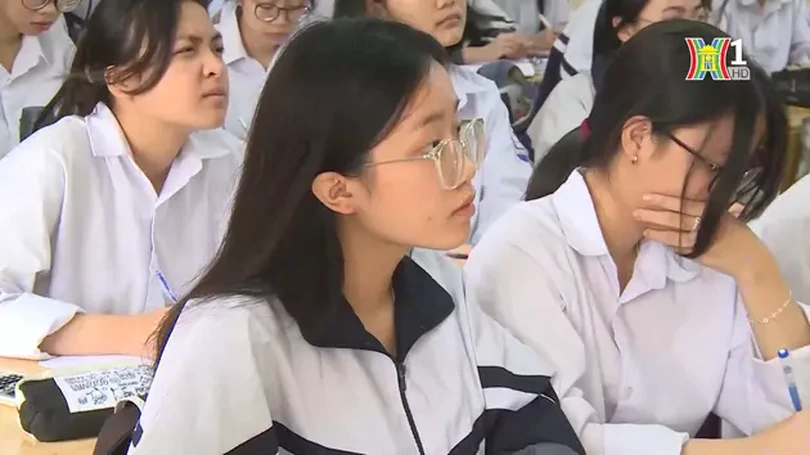 Ứng Hòa quan tâm, tạo nguồn phát triển Đảng trong học sinh | Đảng trong cuộc sống | 06/05/2024