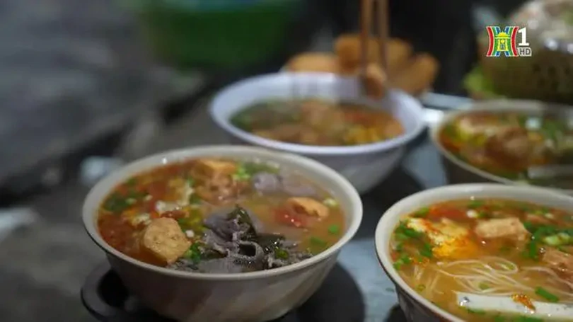 Gánh hàng ăn đêm, gợi nhắc về Hà Nội xưa