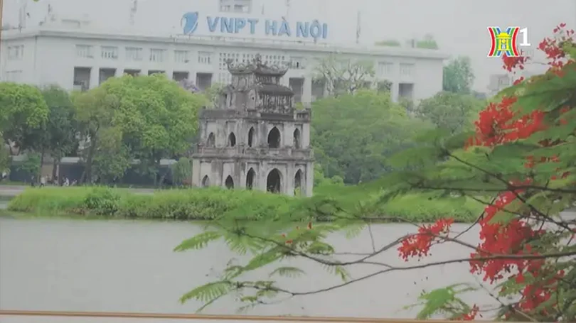 Hồ Hoàn Kiếm qua triển lãm còn mãi với thời gian
