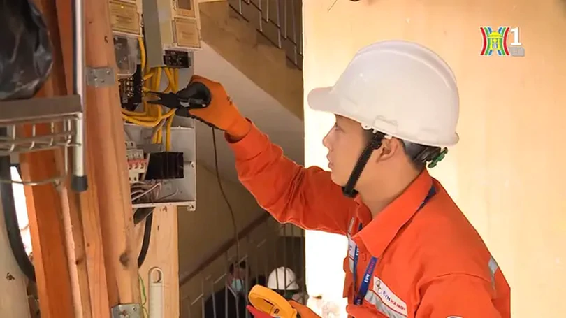 Điện lực Hà Nội chuyển đổi số phục vụ khách hàng | Cải cách hành chính | 15/05/2024