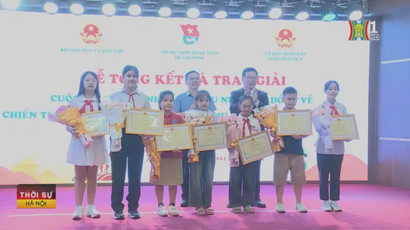Trao giải cuộc thi vẽ tranh về Chiến thắng Điện Biên Phủ