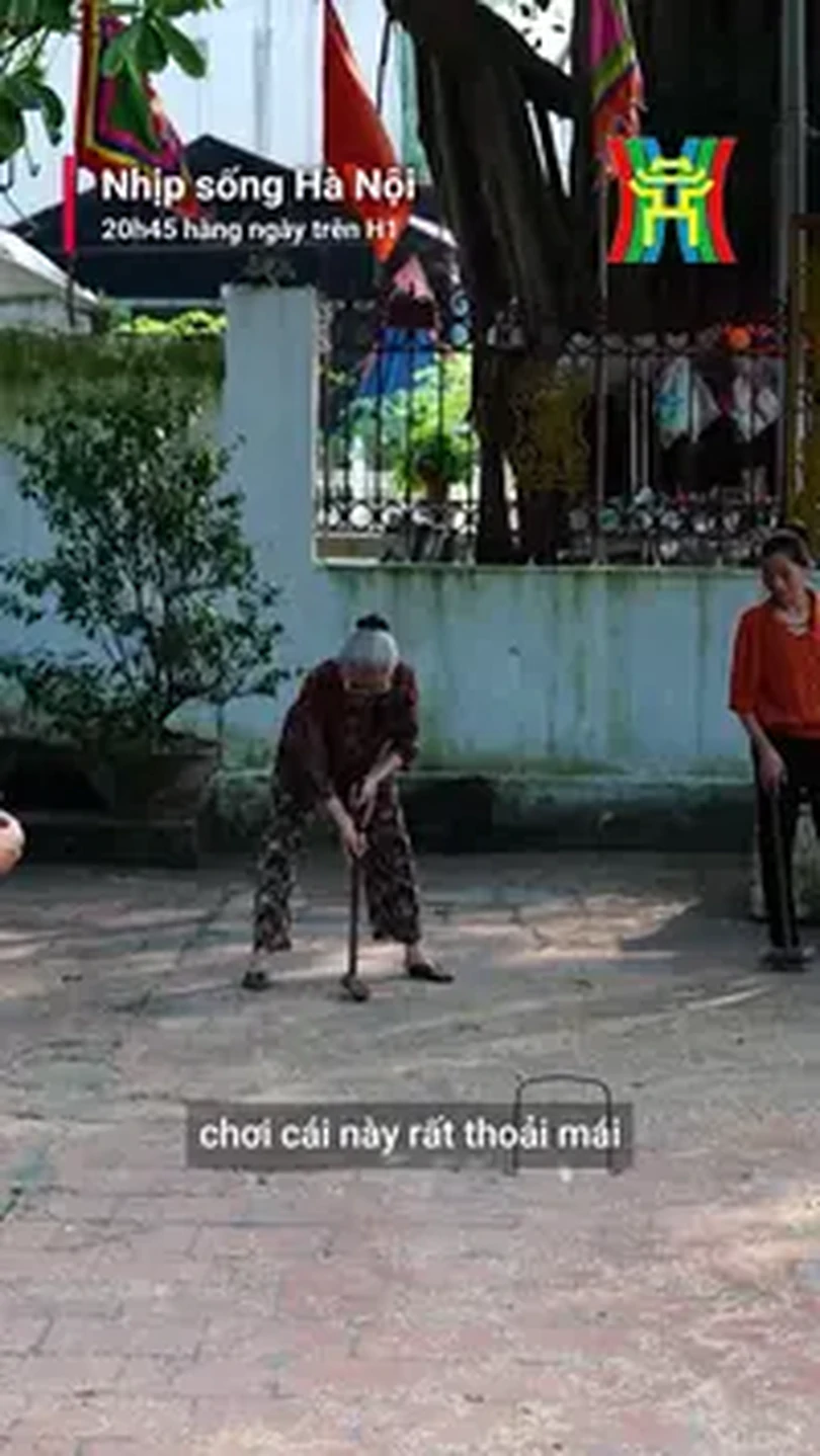 Bóng cửa - Từ thể thao thượng lưu hóa bình dân