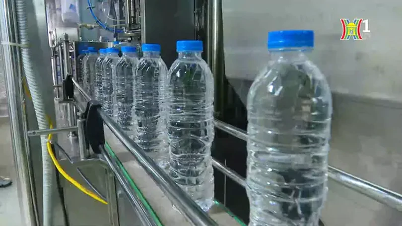 Kiểm soát ATTP nước uống đóng chai và đá viên | Thực phẩm an toàn | 16/06/2024