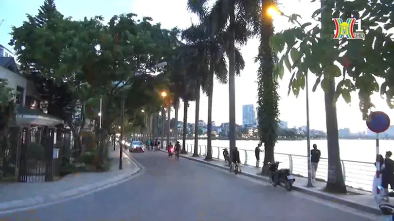 Lãng mạn con đường 'nghệ sĩ' ven hồ Tây