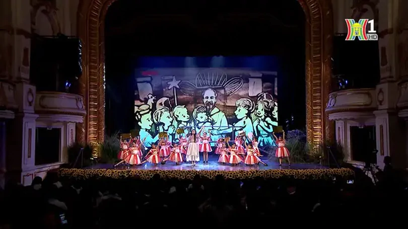 Em vẽ Bác Hồ